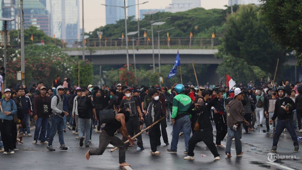 Geger! Demo Gedung OT di Jakarta Barat Pecah Akibat Polemik Hafalan Al-Qur'an Berhadiah Miras