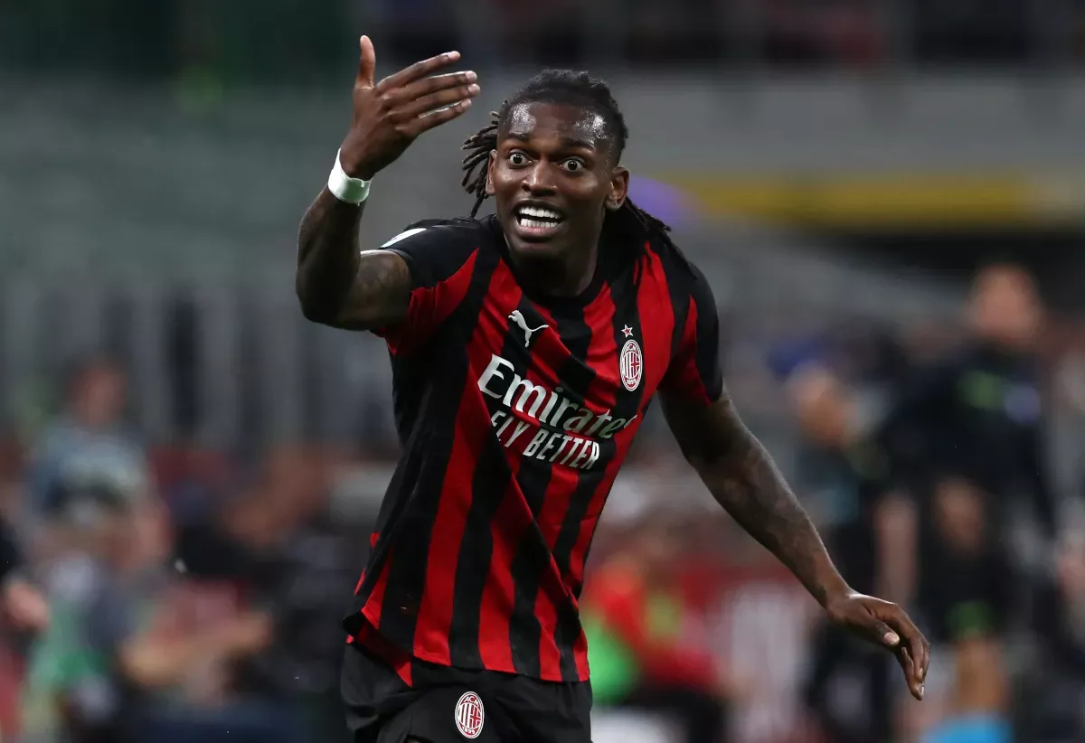 Guncangan Bursa Transfer: AC Milan Resmi Lepas Rafael Leao, Kini Bidik Bintang Liga Inggris!