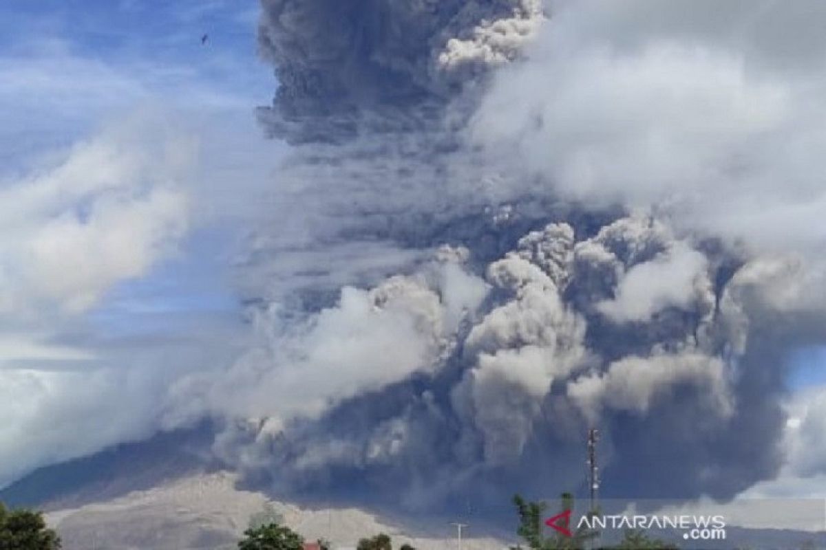 Gunung Sinabung Meletus dengan Kolom Abu 3.500 Meter, Status Naik ke Level Siaga