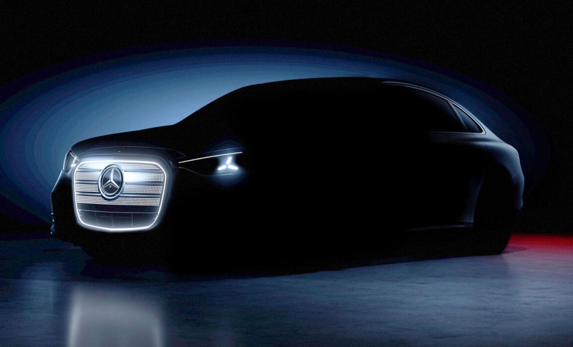 Inovasi Global Memasuki Babak Baru: Dari Literasi Teknologi hingga Peluncuran Mercedes-Benz C-Class Terbaru