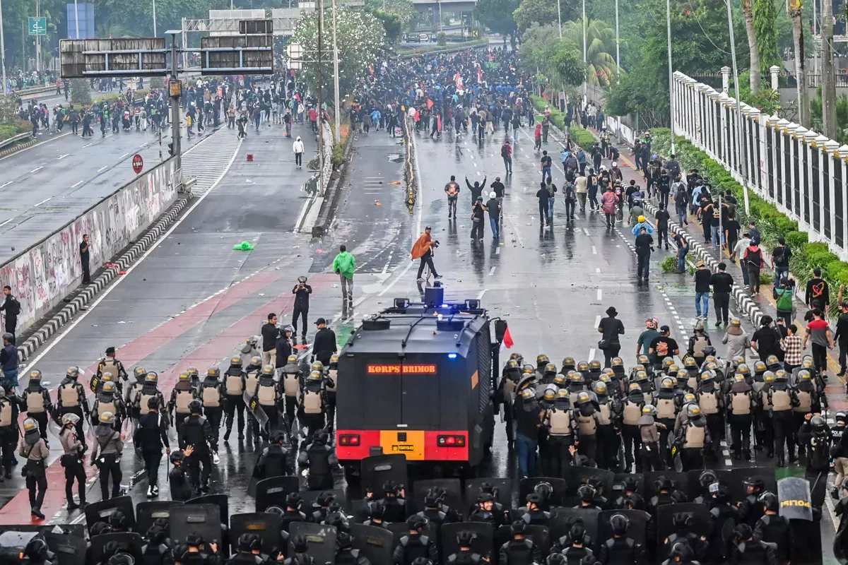 Jakarta Siaga Demo Besar 27 Agustus: Perkantoran Sudirman WFH dan Update Situasi Nasional Terkini