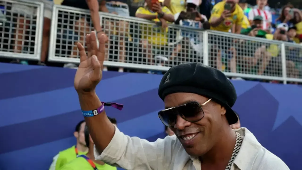 Keajaiban Kembali! Ronaldinho Resmi Gabung Ravenna FC dan Siap Beraksi di Serie C demi Gol ke-300