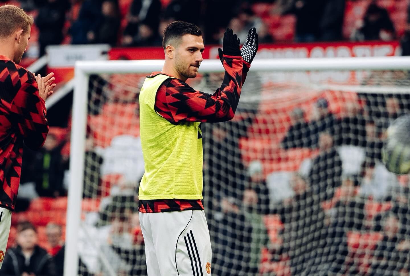 Kedekatan Emosional di Luar Lapangan: Diogo Dalot Masih Jalin Komunikasi dengan Mantan Rekan Setim di Milan