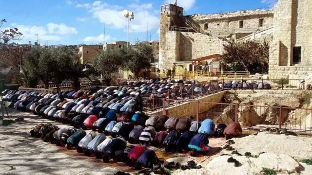 Ketegangan Memuncak di Hebron: Hamas Peringatkan Konsekuensi Penutupan Masjid Ibrahimi oleh Israel