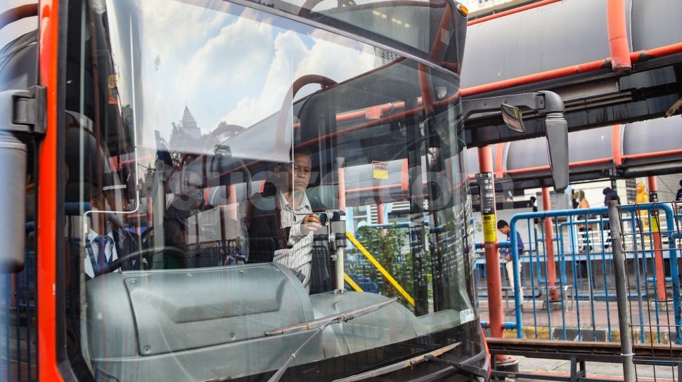 Kontroversi Penumpang Tunawisma Diturunkan Paksa, Transjakarta Minta Maaf dan Janji Evaluasi SOP