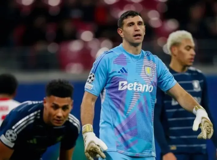 Krisis Pertahanan Chelsea: Emiliano Martinez Beri Peringatan Keras Terkait Rapuhnya Lini Belakang