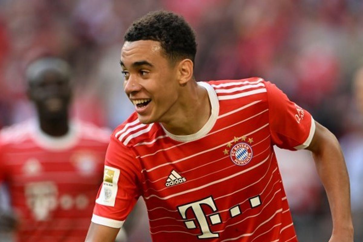 Mencekam! Jamal Musiala Ambruk di Allianz Arena Usai Cetak Gol, Kondisi Terkini Terungkap