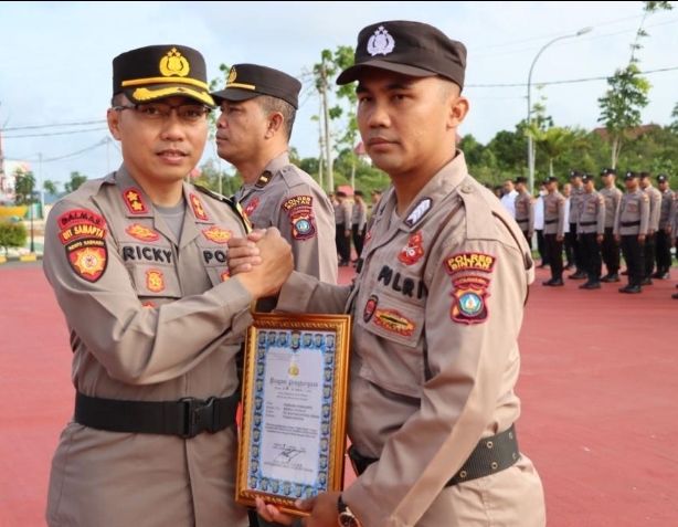 Menjaga Nyala Integritas: Dari Perjuangan Melawan Manipulasi hingga Penghargaan Polisi Teladan