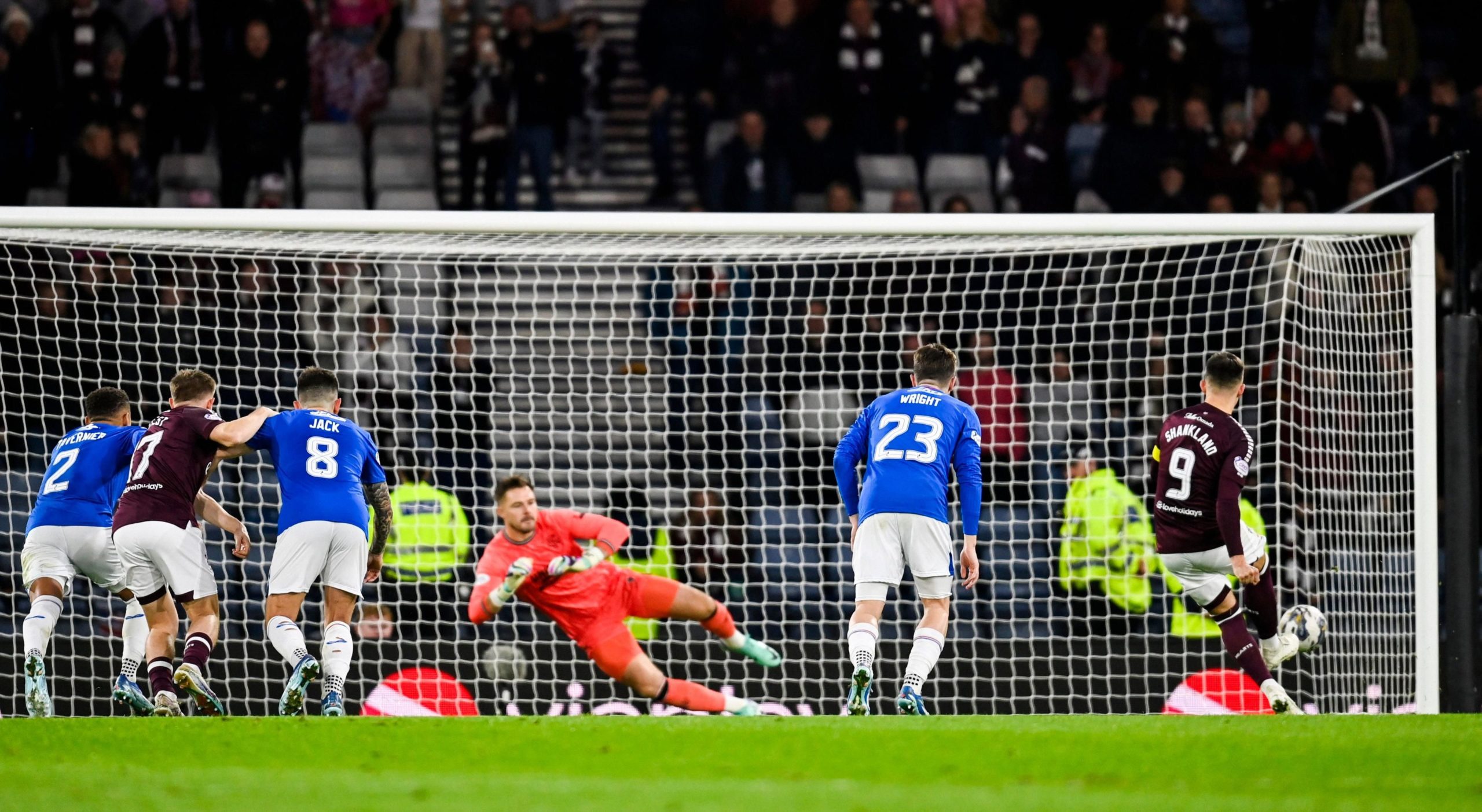 Penalti Lawrence Shankland Jadi Pembeda: Rangers Menang 1-0 atas Aberdeen di Skotlandia