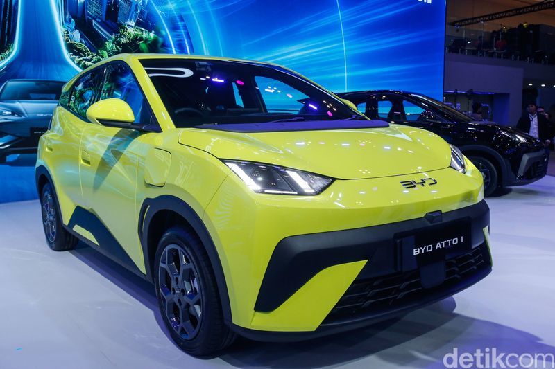 Pergeseran Dominasi Otomotif: Daihatsu Gran Max Ungguli Kijang Innova, BYD Atto 1 Guncang Pasar Mobil Listrik!