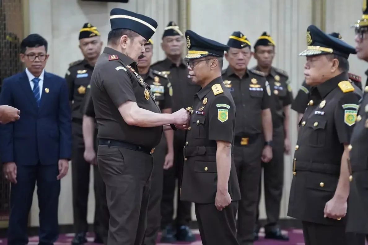Perkuat Integritas Institusi, Jaksa Agung Lantik Puluhan Pejabat Baru dan Beri Instruksi Khusus Penanganan Kasus Rakyat