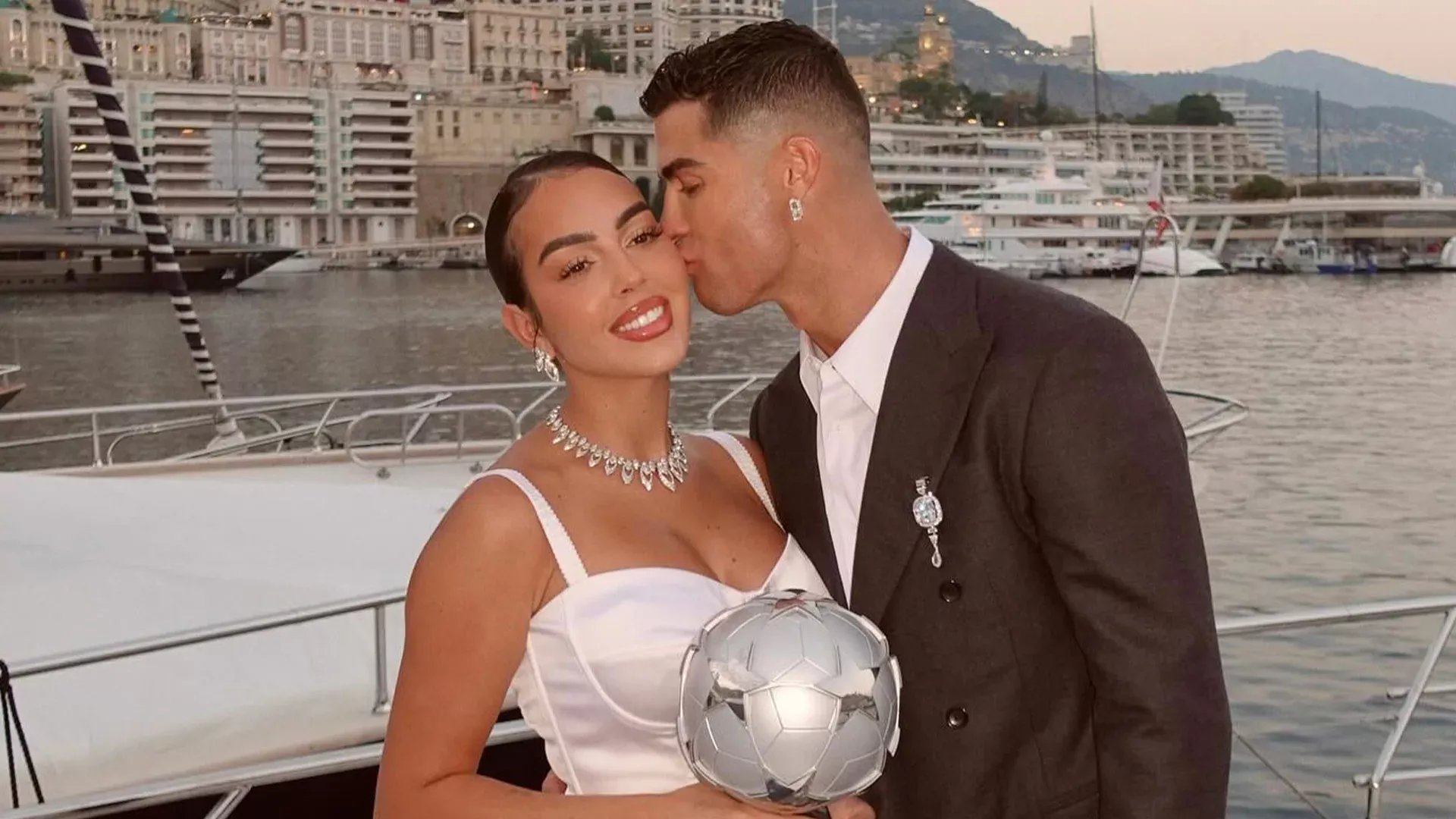 Pernikahan Intim Cristiano Ronaldo dan Georgina Rodríguez: Simbol Cinta Sederhana dengan Kemewahan Berlian Fantastis