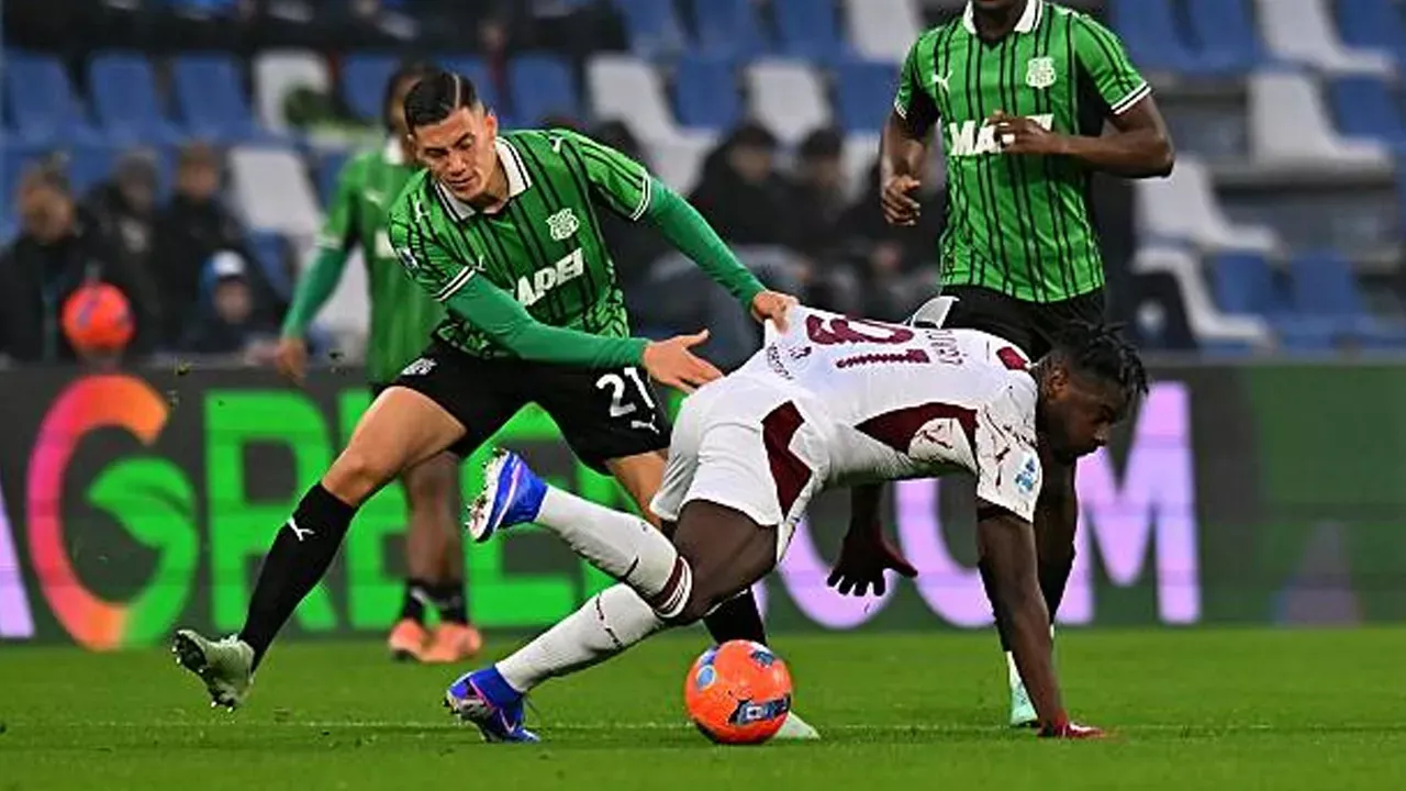 Persaingan Sengit Torino dan Sassuolo Rebutkan Talenta Muda AC Milan Alphadjo Cisse