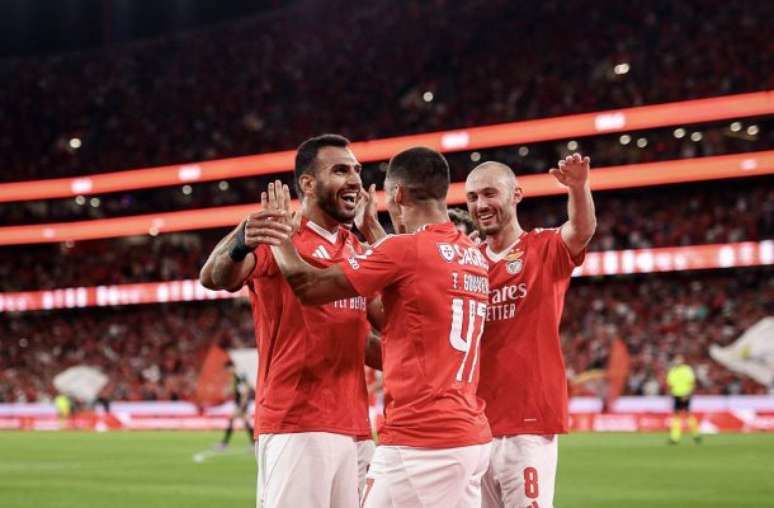 Pesta Gol di Rio Maior: Benfica Hancurkan Casa Pia 7-0, Pavlidis Tampil Perkasa!