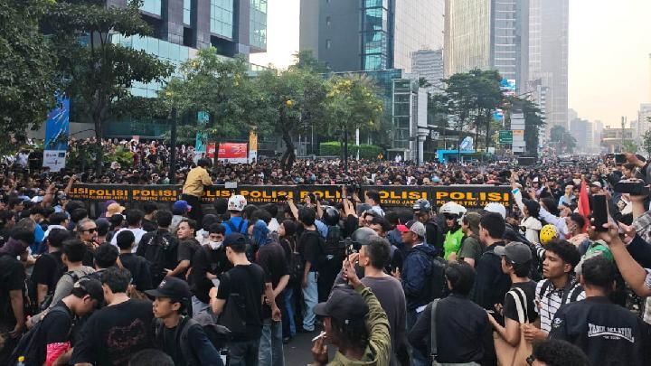 Suara dari Bundaran HI: Ribuan Mahasiswa BEM UI 'Rebut Kemerdekaan' di Tengah Kemacetan Struktural