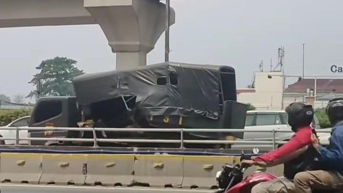 Tragedi di Cawang: Truk Polisi Bawa Rombongan SMAN 79 Kecelakaan, Satu Guru Luka Serius