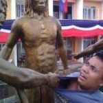 viral-di-internet-kumpulan-foto-manusia-satu-frekuensi-sama-patung-posenya-aneh-dan-kocak-yang-bikin-ngakak-150x150 Ensiklopedia