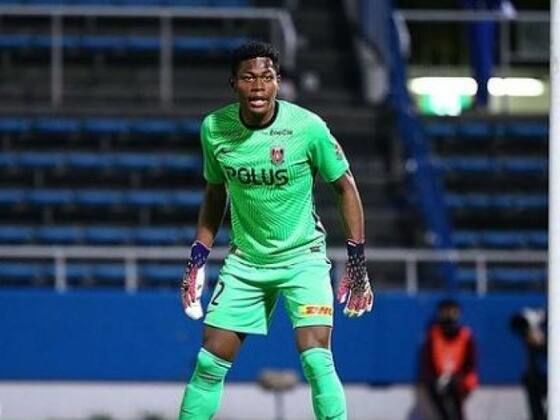 Ambisi Besar Zion Suzuki: Mengapa Kiper Jepang Ini Menolak Manchester United demi Aston Villa?