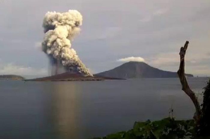 Anak Krakatau Erupsi, Kemnaker Kaji Pekerja Swasta Bisa WFH Imbas Abu Vulkanik Gunung Anak Krakatau