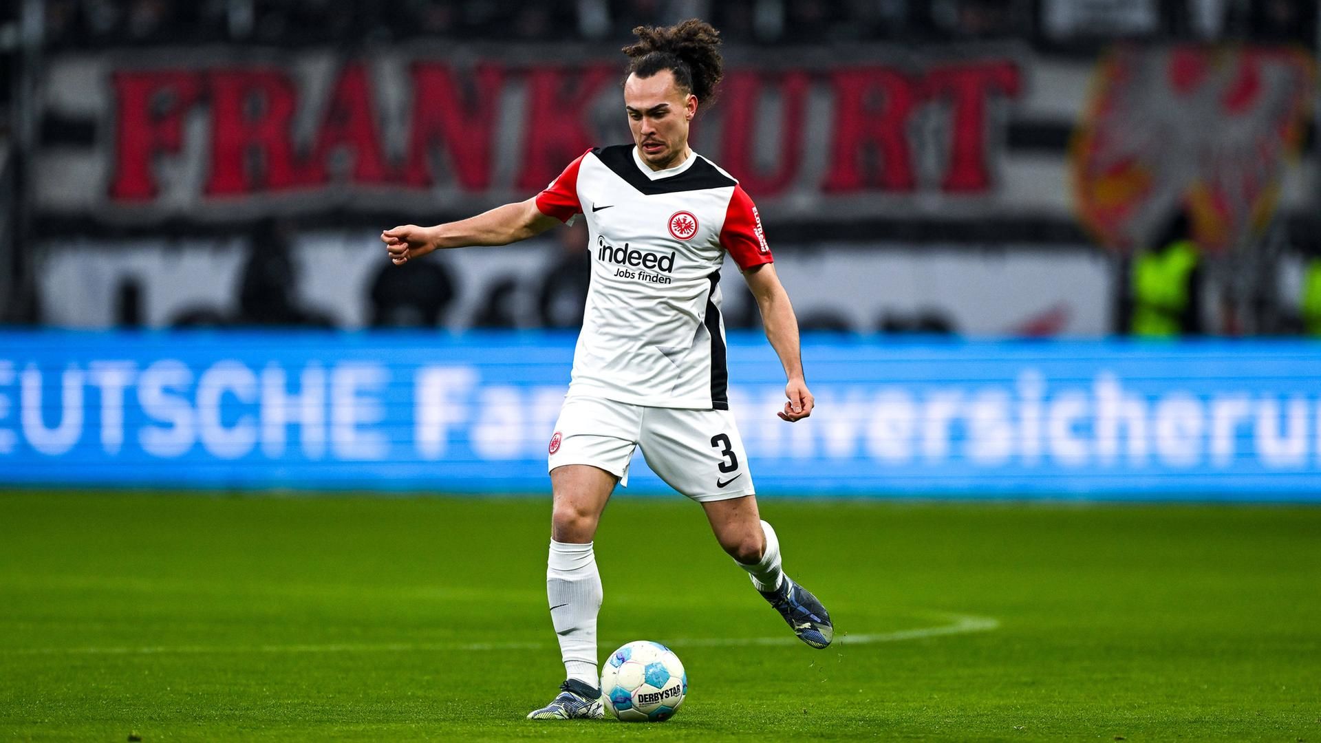 Arthur Theate Resmi Kembali ke Bologna: Kesempatan Baru Setelah Tinggalkan Eintracht Frankfurt