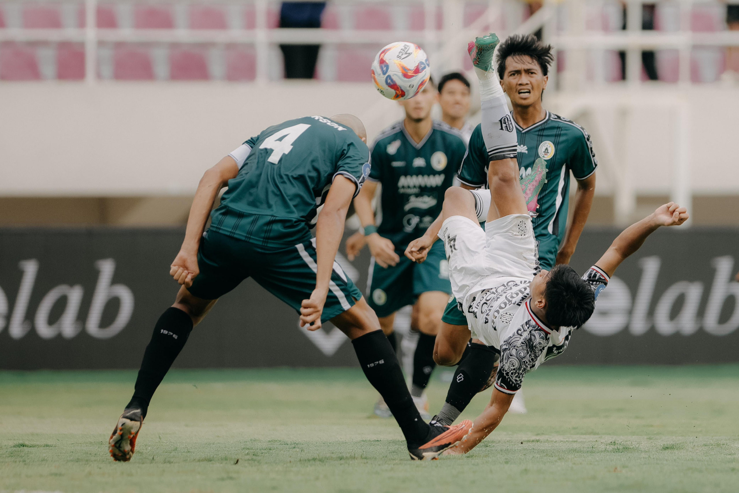 Bali United Bungkam PSS Sleman, Johnny Jansen Justru Punya Masalah Besar di Tengah Euforia Kemenangan