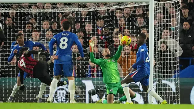 Como Siap Memperkuat Barisan Depan dengan Robert Sanchez dari Chelsea
