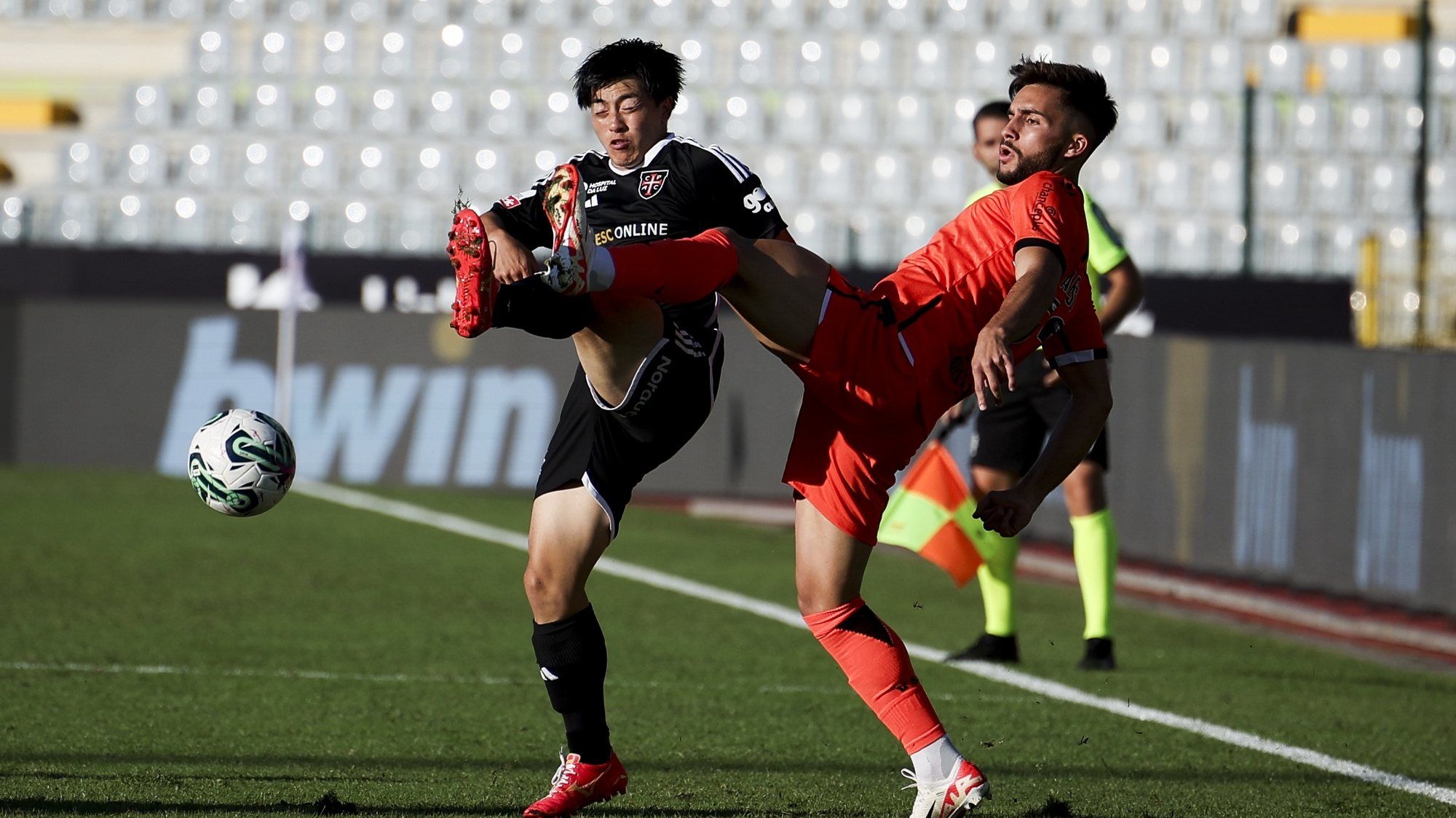 Debut Impian Ivan Mandić: Pahlawan Baru Casa Pia yang Menghalau Badai Vitória Guimarães