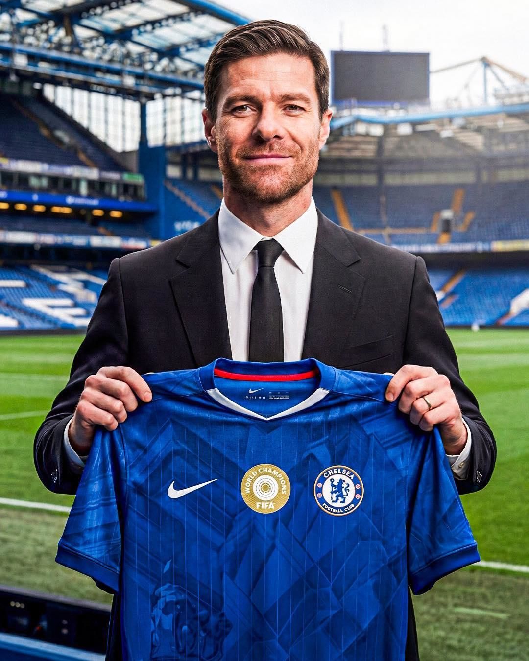 Debut Manis di Stamford Bridge: Xabi Alonso Puji Penampilan Debut Emiliano Martinez di Chelsea