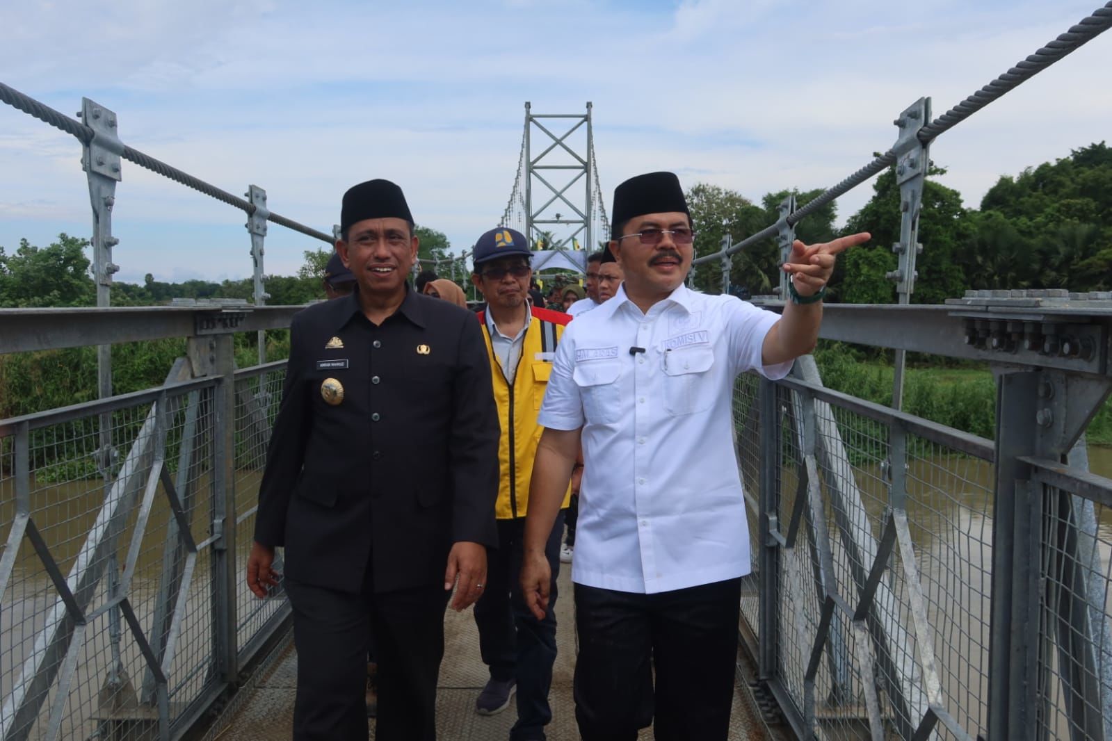 Detik-Detik Peresmian Berujung Panik: Jembatan Gantung Pongpet Anjlok, Bupati Pangandaran Alami Syok