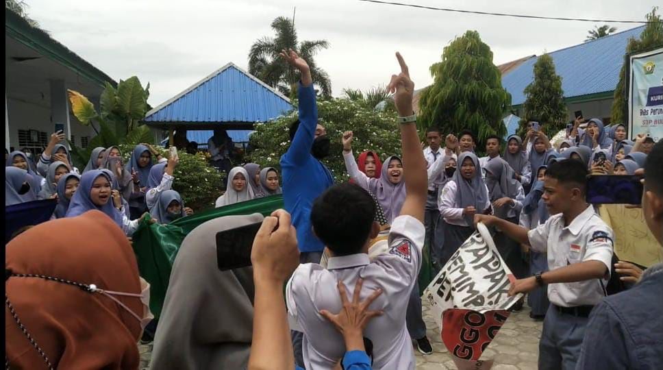 Geger! Ribuan Siswa SMAN 1 Pamanukan Mengamuk, Oknum Wakasek Diduga Lakukan Pelecehan Seksual