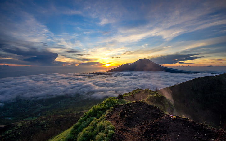 Gunung Merapi dan Semeru Meletus: Kewaspadaan Tinggi di Tengah Status Siaga