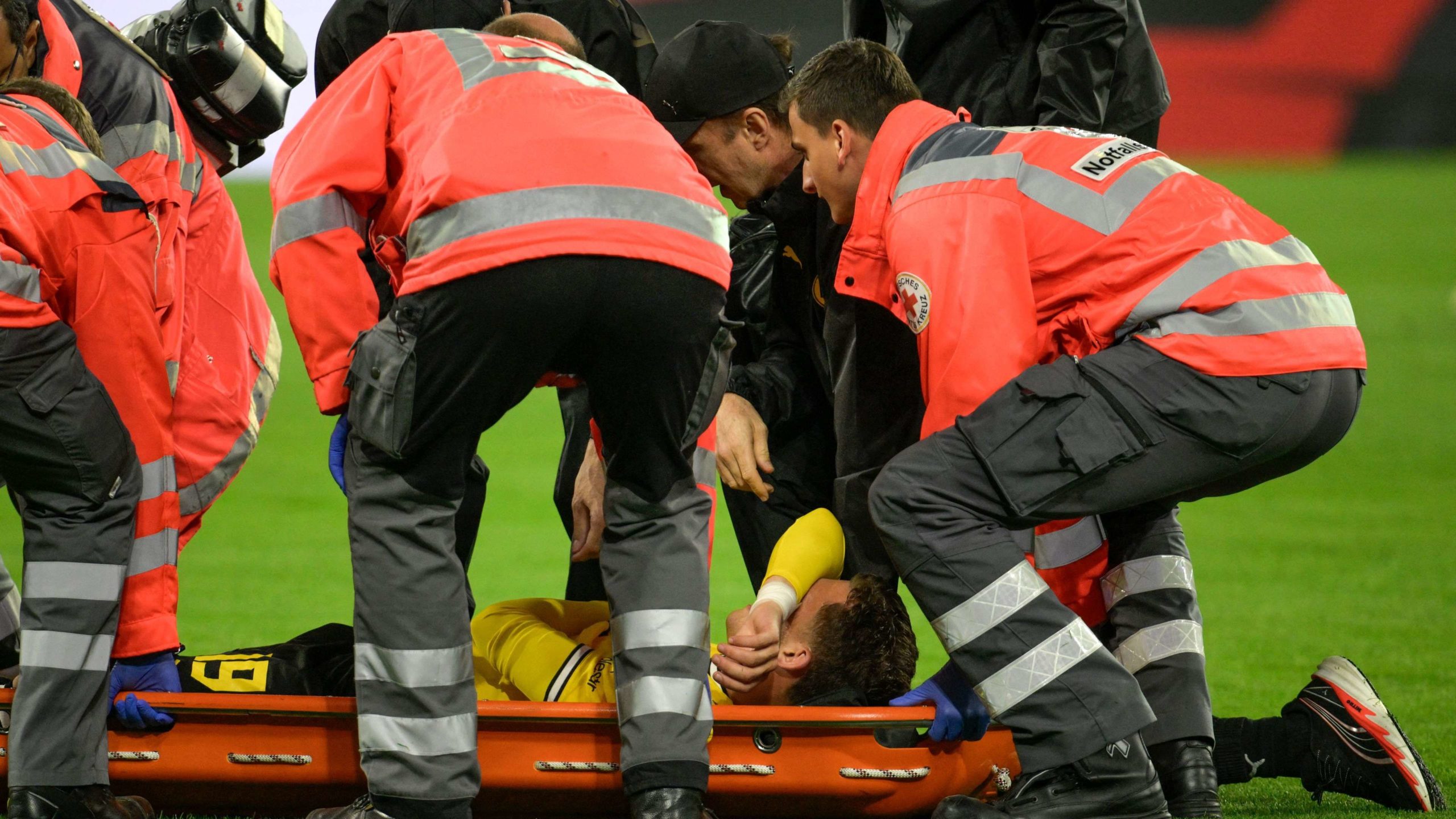 Kabar Terbaru Bintang Muda Borussia Dortmund: Kondisi Konstantinos Karetsas Pasca Insiden Medis di Liga Champions
