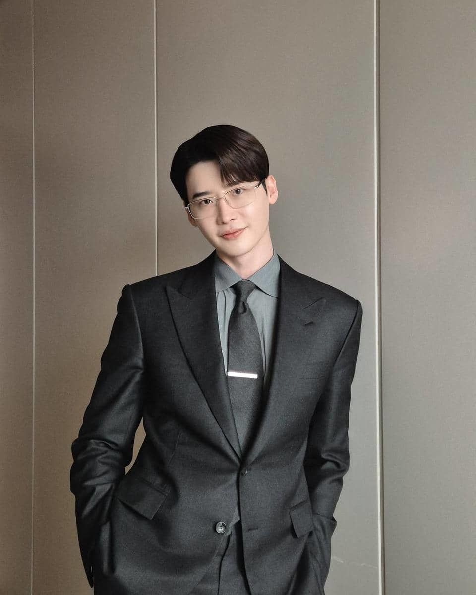 Kecewa! Lee Jong Suk Batal Bintangi Iseop’s Romance Akibat Perubahan Jadwal Produksi