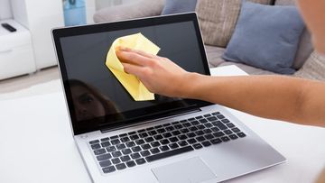 Melindungi HP dan Laptop dari Abu Vulkanik: Panduan Praktis untuk Menyelamatkan Perangkat Selama Bencana