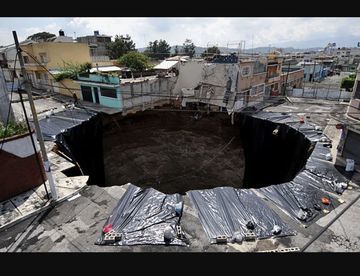 Mengenal Fenomena Sinkhole: Ancaman Alam yang Bisa Menelan Korban Jiwa dalam Sekejap