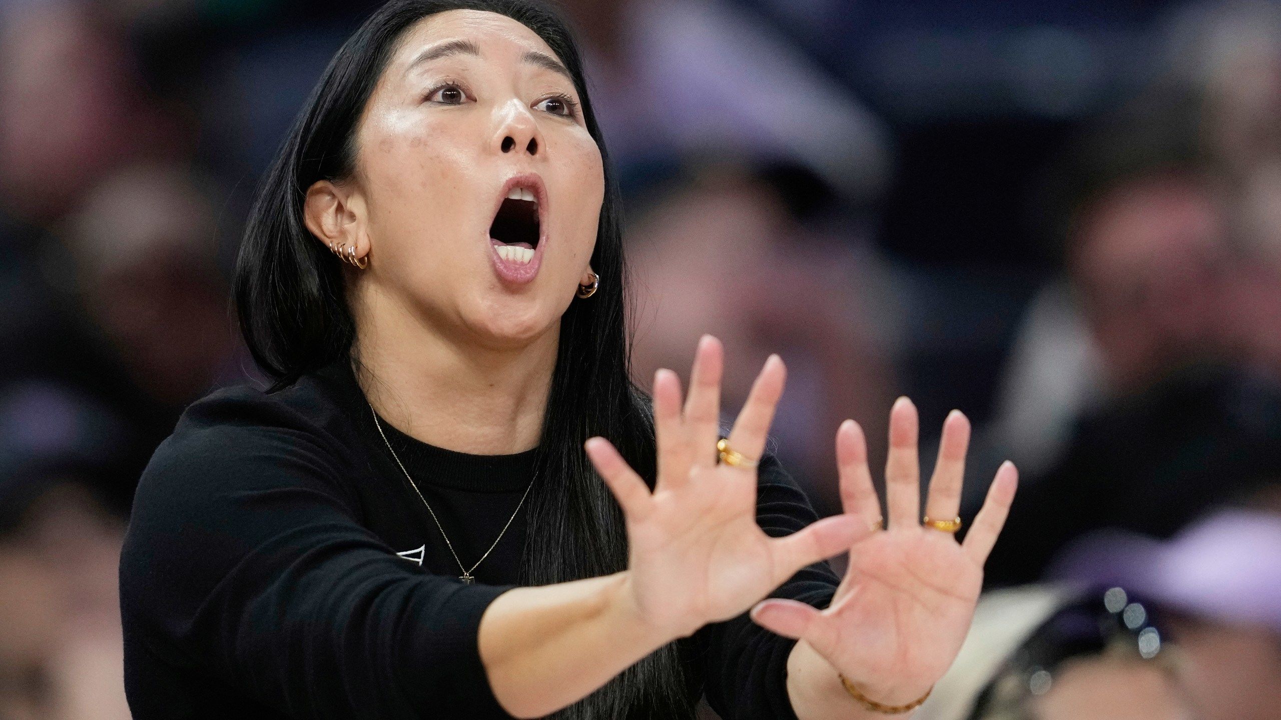 Menjaga Momentum Playoff: Strategi Natalie Nakase Hadapi Jeda FIBA Break
