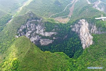 Menjelajahi Misteri Chongqing: Sinkhole Raksasa Sedalam 626 Meter dengan Ekosistem Tersembunyi