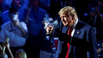 Misteri Aktivitas Digital Donald Trump: Mengapa Postingan di Media Sosial Kini Terasa Tak Lazim?