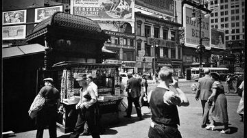 Misteri Foto Tahun 1936: Benarkah Bukti Time Travel atau Sekadar Ilusi Optik?