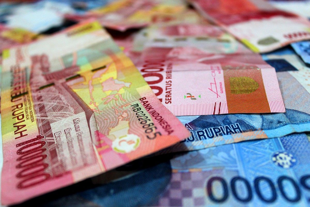 Rupiah Terpuruk ke Level Rp17.800-an, Geopolitik Timur Tengah dan Keputusan BI Jadi Sorotan Utama
