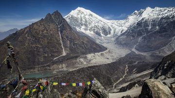 Satelit Sempat Tangkap Tanda Gletser Nepal Akan Runtuh: Analisis Citra Menunjukkan Risiko Besar di Perbatasan Tibet