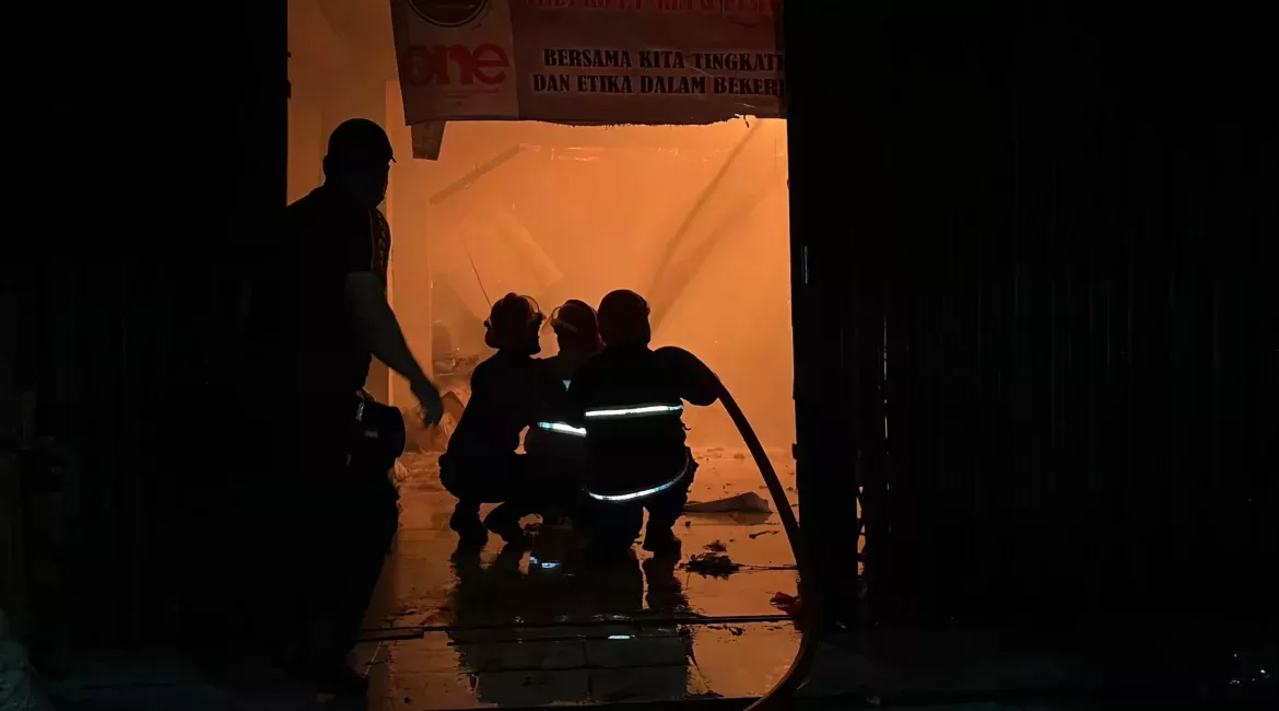 Si Jago Merah Mengamuk di Apartemen Pavilion: Puluhan Penghuni Dievakuasi, Diduga Akibat Korsleting Listrik