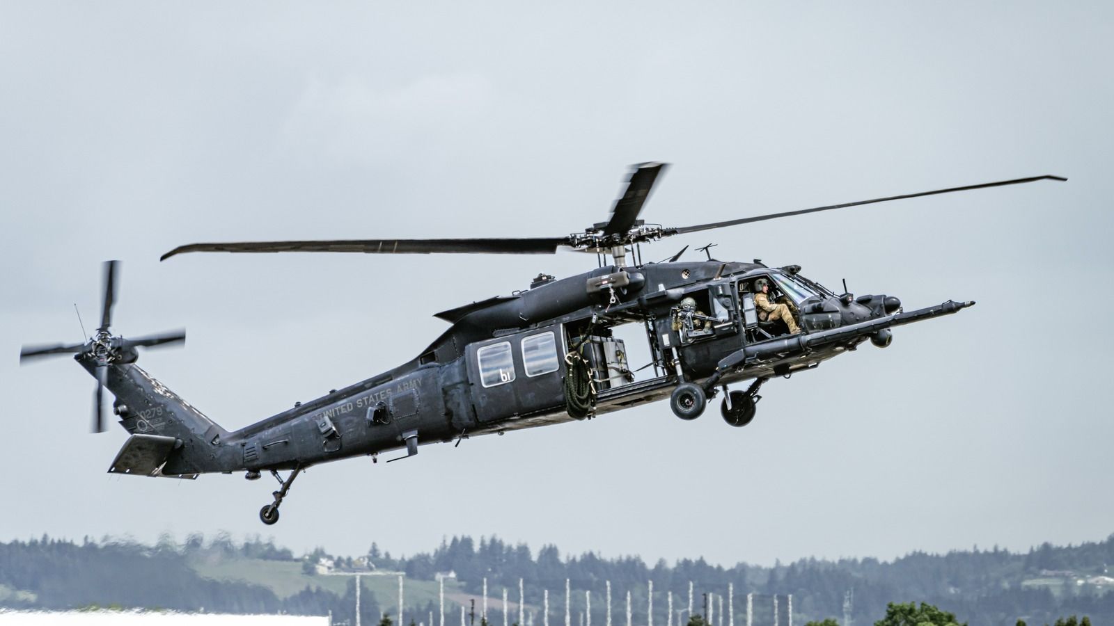 Strategi Baru Mitigasi Karhutla: KRI Gajah Mada Siap Jadi Pangkalan Helikopter Black Hawk dan Drone