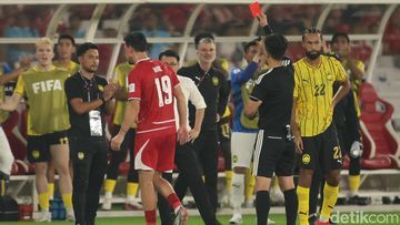Thom Haye Kena Kartu Merah Warganet Ramai Bilang Layak dalam Laga Kontroversial