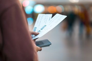 Tips Hemat Traveling: Hindari Kebiasaan Buruk yang Membuat Tiket Pesawat Melambung Tinggi