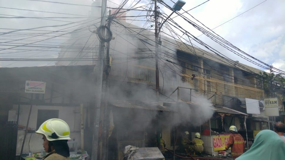 Tragedi di Seminyak: Restoran Ikonik Chez Gado-Gado Ludes Terbakar Akibat Letupan Balon