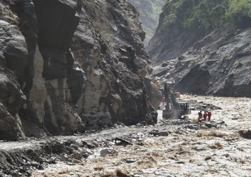 Tragedi Terowongan Nepal: Upaya Penyelamatan Ratusan Pekerja di Proyek PLTA Himalaya