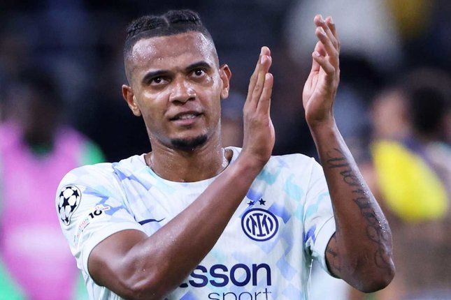 Analisis Manuel Akanji Inter Main Berbeda Soroti Kartu Merah Bastoni di Liga Champions