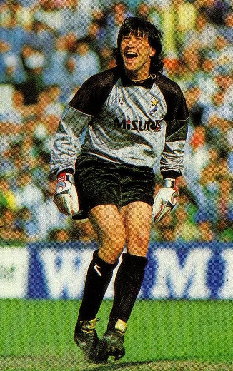 Analisis Tajam Walter Zenga: Mengapa Inter Milan Gagal Tampil Maksimal di Liga Champions?