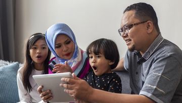 Ancaman Media Sosial: Ortu Desak Komdigi Perketat Pengawasan Konten Negatif bagi Anak